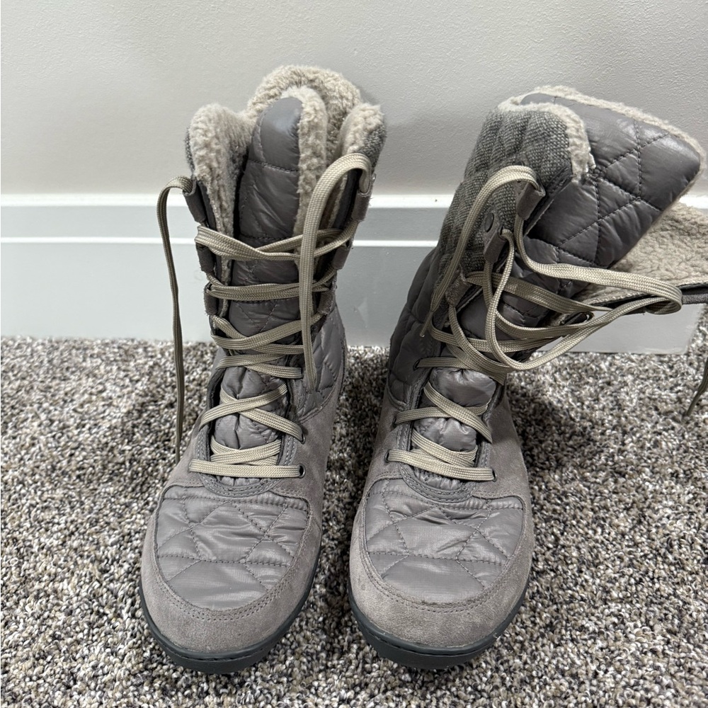 Gray Quilted Columbia Women's Winter Snow Boots